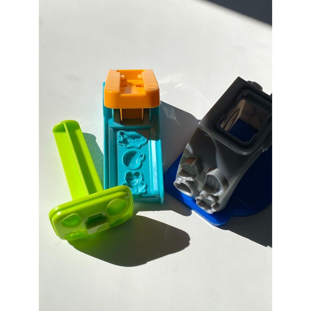 Play Doh Swirlin'Smoothies Playset parts Play Kitchen and noodle maker